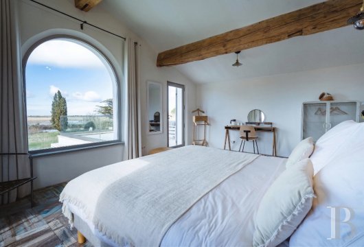 A farmhouse set amidst the marshes north of Saintes-Maries-de-la-Mer, in the Camargue - photo  n°13